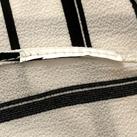 Sleeveless Striped Button-Down Top - Picture 8 of 8